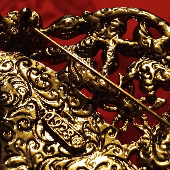 1928 Vintage Rhinestone Flower Basket Large Pin Brooch embossed design on back - Picture 4 of 12